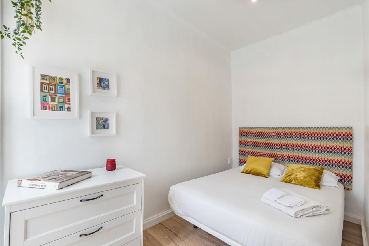 The Color Hostel Lisbon Exterior photo