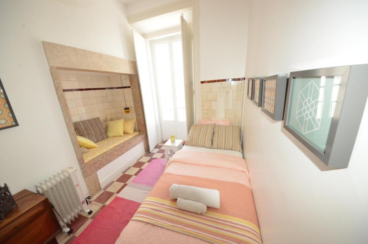 The Color Hostel Lisbon Exterior photo